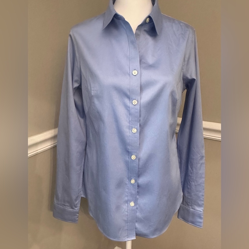 NWT Banana Republic Women’s non iron fitted button down - French blue - size 8